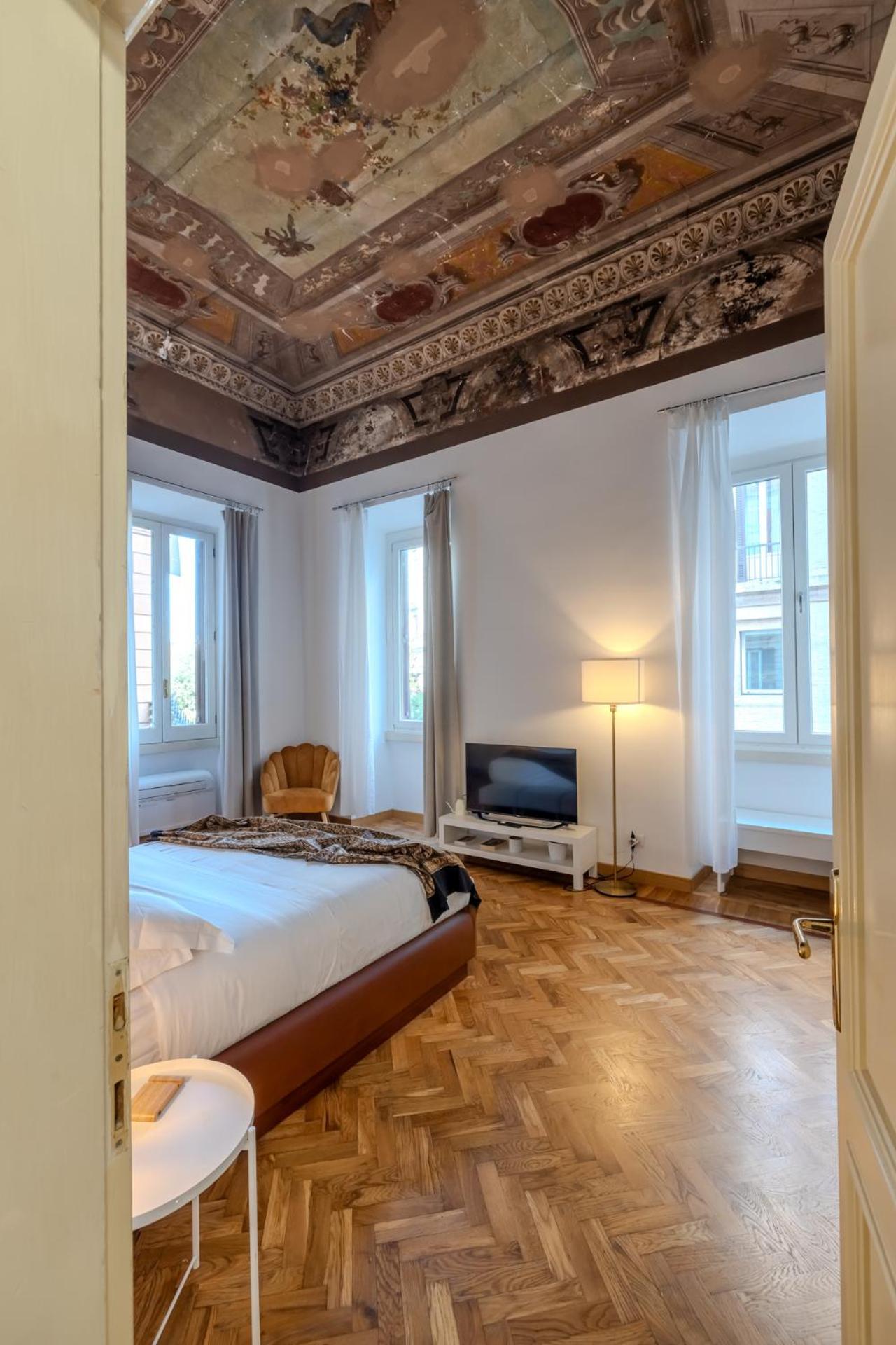 Appartamento Storico In Zona Barberini Róma Kültér fotó